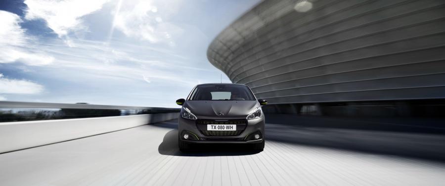  Peugeot 208 Ice Silver 2015 года  (фото 3 из 18)